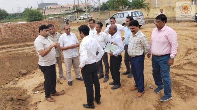 02 Sep 2022 – During his Bhiwadi visit, Shri Shiv Prakash Nakate Ji, IAS, RIICO MD, visited the BIIA building site and held a detailed discussion on the progress and future planning.
