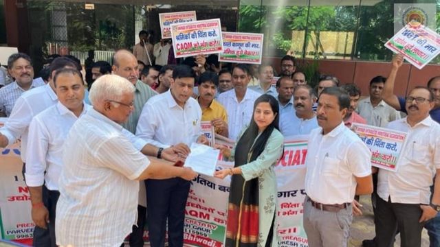 30 Sep 2022 – BIIA-led industrialists held a morcha to BIDA office and submitted a memorandum to CEO Shri Rohtash Singh Tomar Ji,IAS opposing the DG set ban from Oct 1 under CQMS directions.