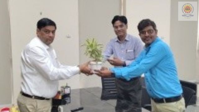 06 Jun 2025 – Shri Parveen Lamba Ji, President BIIA, was felicitated with a memento by Oshi Foundation as Guest of Honour for his contributions to industrial and social welfare.