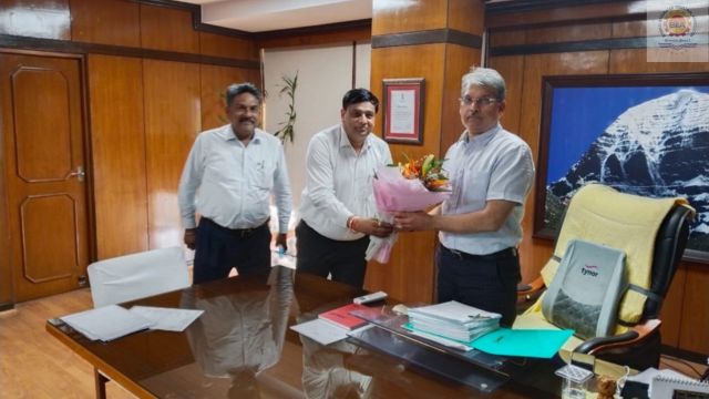 05 May 2022 – BIIA delegation led by Shri Praveen Lamba Ji met Electricity Department Chairman Shri Bhaskar A. Sawant Ji, IAS & MD Shri Ajit Saxena Ji, discussing Bhiwadi’s power issues.
