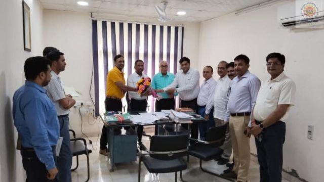 18 May 2022 – BIIA delegation welcomed Shri Amit Sharma Ji at Pollution Board Bhiwadi on assuming office, presenting with a bouquet and best wishes.